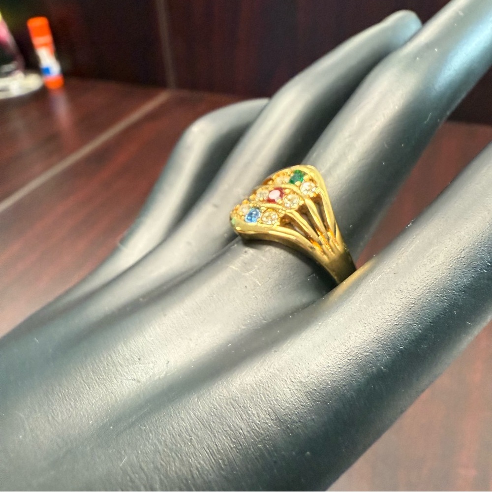 Avon “Sparkling Wave” size 9 Ring with Unique Split Band Design NIB 1992 vintage - Picture 8 of 8